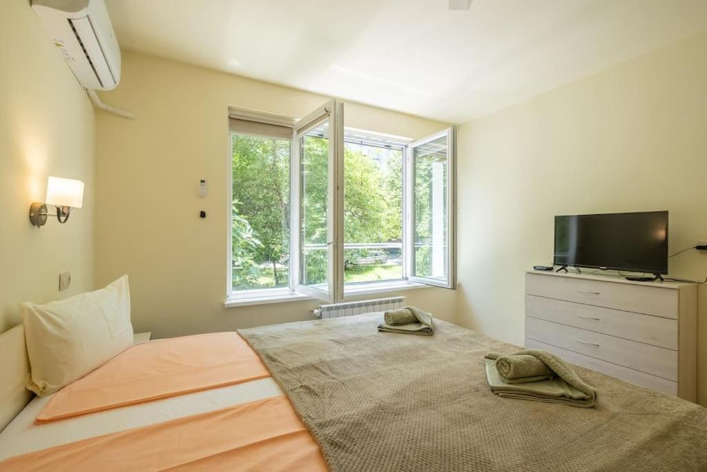 Top Location, Brand New 3 Bdrm Apt & Free Parking Sofia Exterior photo