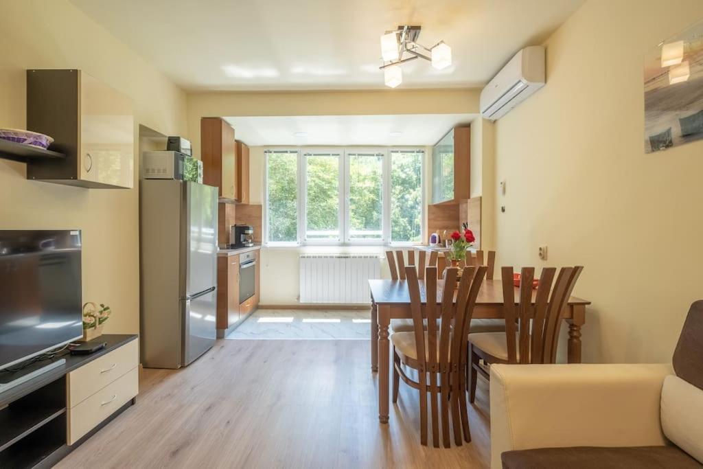 Top Location, Brand New 3 Bdrm Apt & Free Parking Sofia Exterior photo
