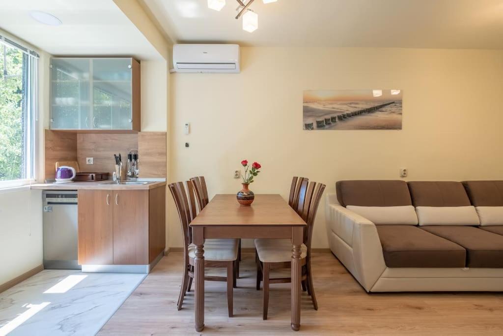 Top Location, Brand New 3 Bdrm Apt & Free Parking Sofia Exterior photo