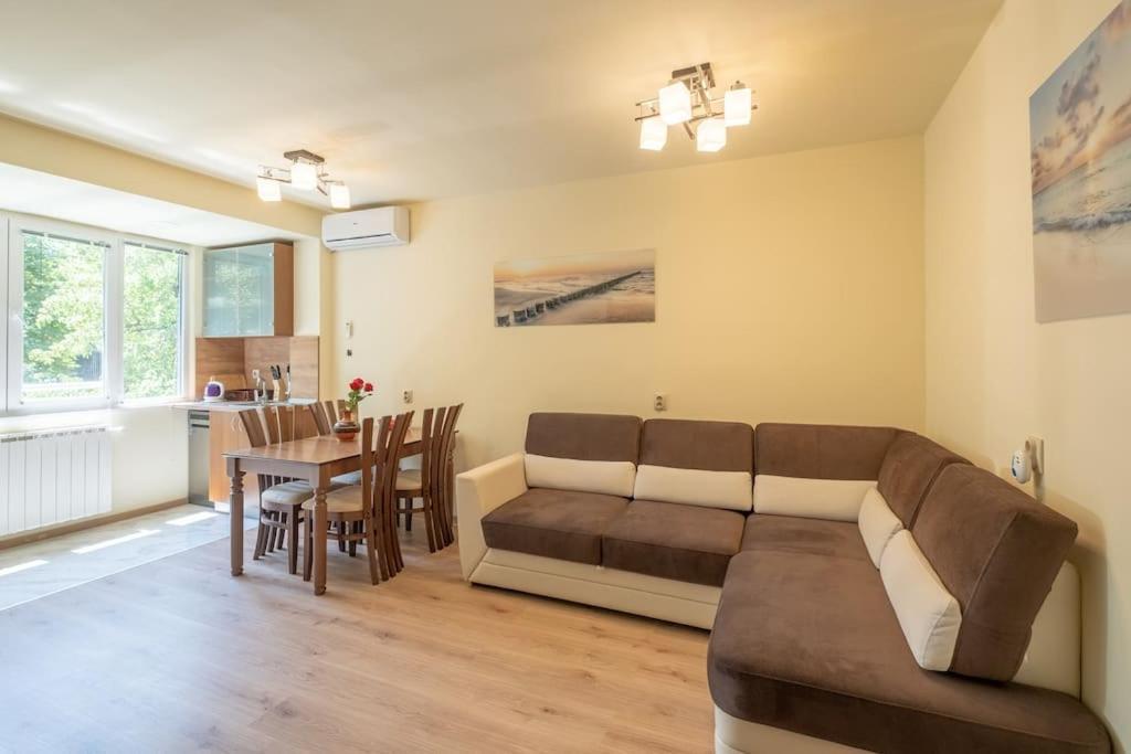 Top Location, Brand New 3 Bdrm Apt & Free Parking Sofia Exterior photo